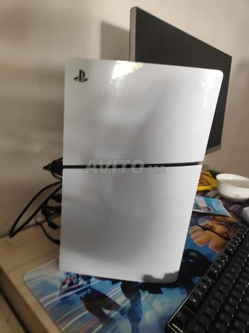 PS5 Slim en bon état (prix négociable)