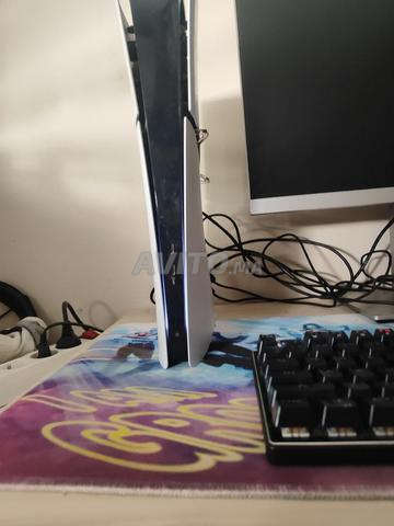 PS5 Slim en bon état (prix négociable) - 2