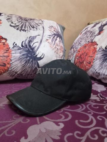 Casquette Gucci bleu marine presque neuve, prix raisonnable