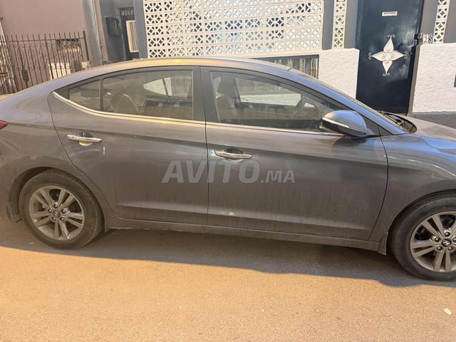 Hyundai Elantra Diesel Manuelle 2019 à Salé - 2