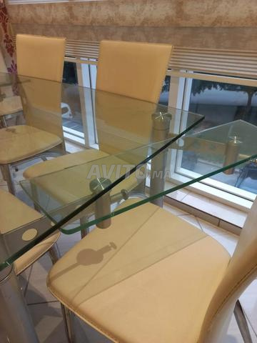 Table de salle à manger moderne et chaises en cuir - 2