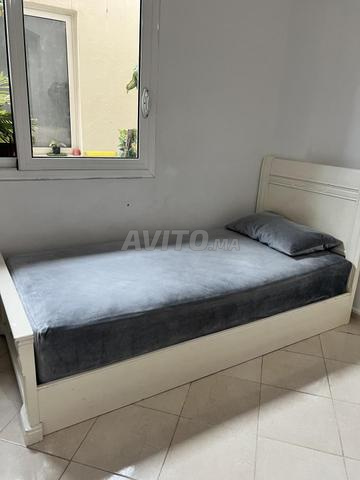 Lit en bois avec matelas - 2