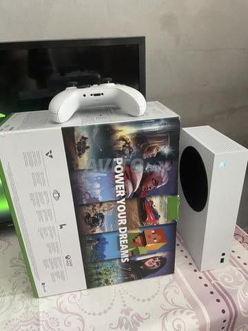 Xbox Series S avec TV et compte avec plein de jeux