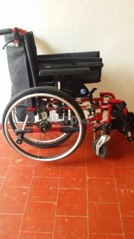 Fauteuil roulant pour personnes à besoins spécifiques