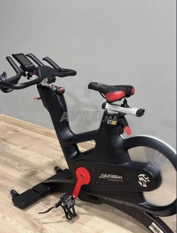 Vélo spinning Life Fitness IC7 à vendre - 2