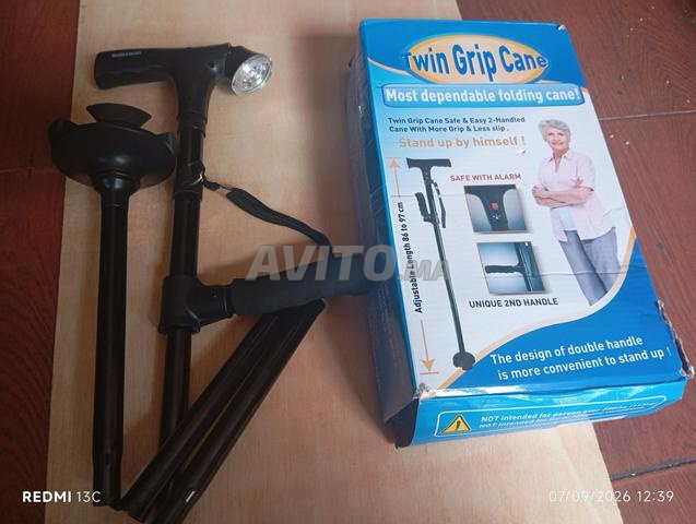 Canne pliable avec lampe de poche et alarme sonore - 2