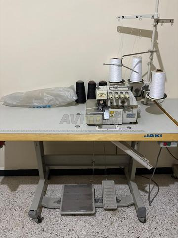 Surjeteuse JAKI JR747F avec table. Surjeteuse - 2