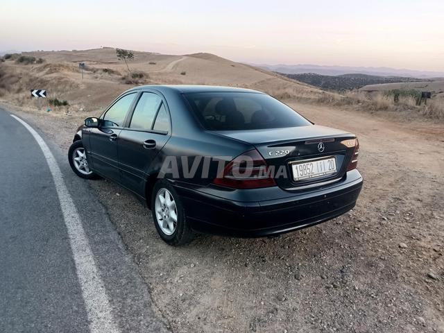مرسيدس C220 نظيفة - 2