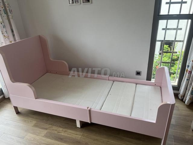 Lit IKEA réversible pour enfant rose