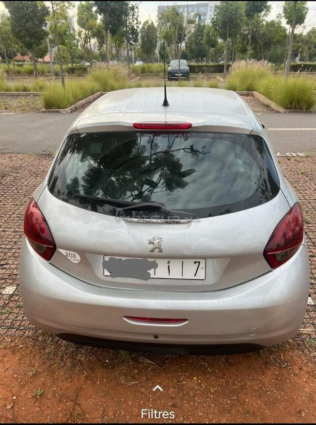 Peugeot 208 Like 2017 excellent état carte grise