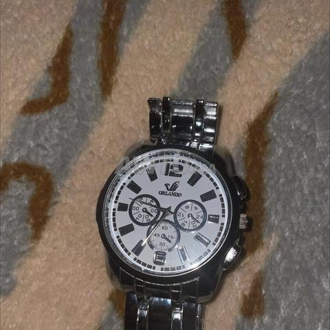 Montre propre pour personne intéressée - 2