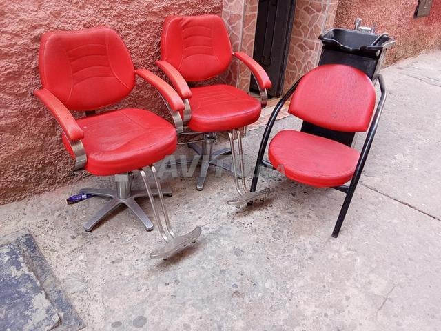 Chaises de coiffure et bacs de lavage à vendre