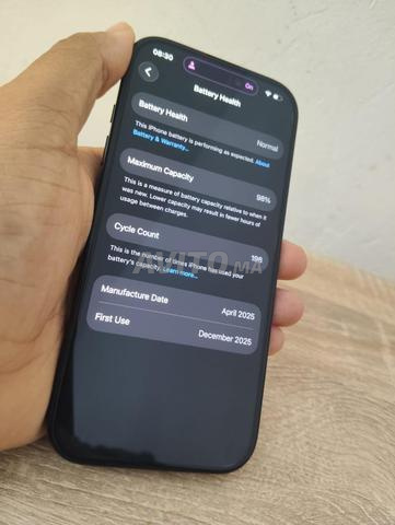 iPhone 16 Pro, Titane noir. - 2