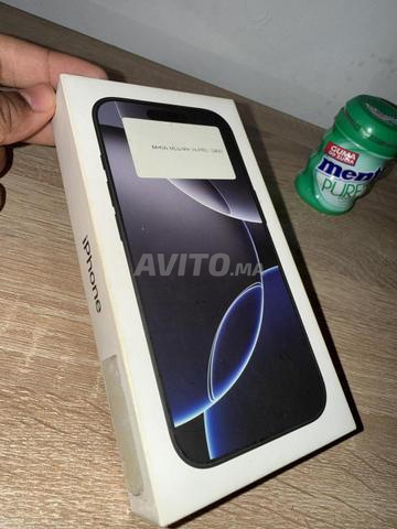 iPhone 16 Pro, Titane noir.