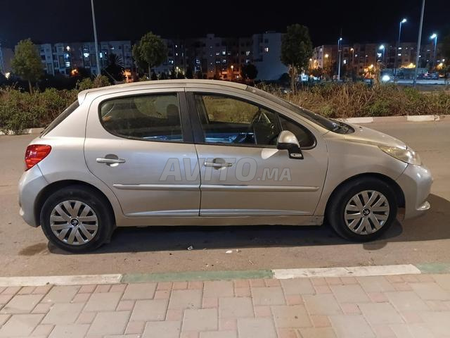 Peugeot 207 Essence Manuelle 2007 à Bouskoura - 2
