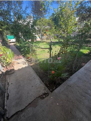 A VENDRE-VILLA À DÉMOLIR TERRAIN DE 882 M²-SOUISSI