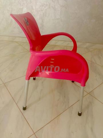 🪑 Chaise en plastique rouge à vendre pour jeunes enfants - 2