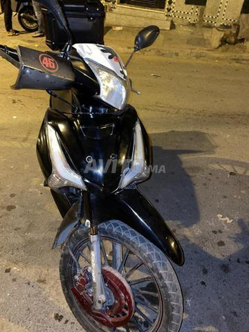 Moto propre, avec un problème, prix négociable - 2