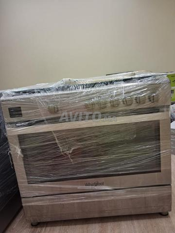 À VENDRE – CUISINIÈRE EN INOX DE MARQUE WHIRLPOOL - 2