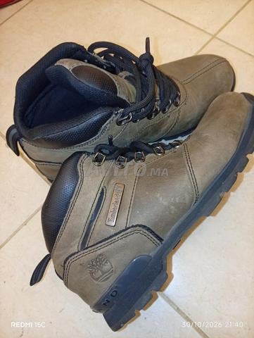 حذاء جيد جدا لون مارون مقاس 41 euro hikertamberland