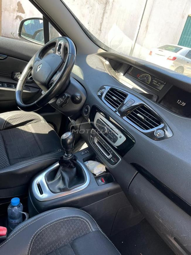 RENAULT GRAND SCÉNIC 