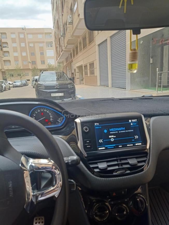 peujeot 208 en bonne état 