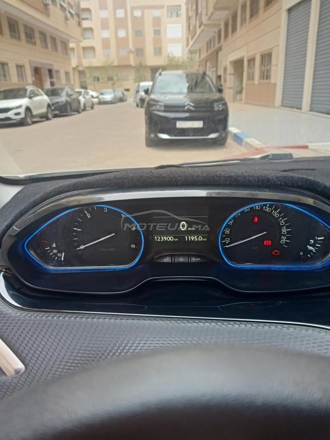 peujeot 208 en bonne état 
