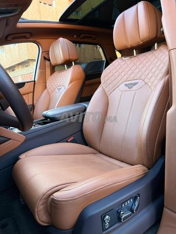 بنتلي بنتياجا بنزين V8 موديل 2022