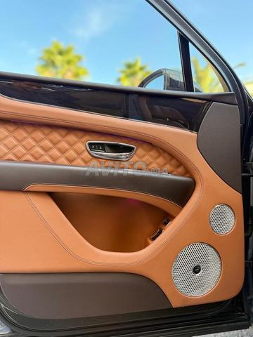 بنتلي بنتياجا بنزين V8 موديل 2022