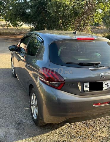 Peugeot 208 Diesel Manuelle 2019 à Rabat - 2