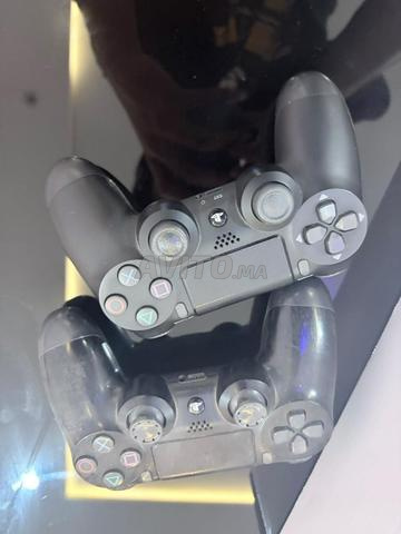 PS4 avec deux manettes et jeux - 2
