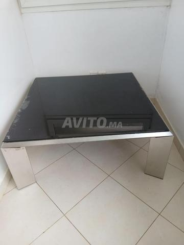 طاولة منخفضة بحالة جيدة