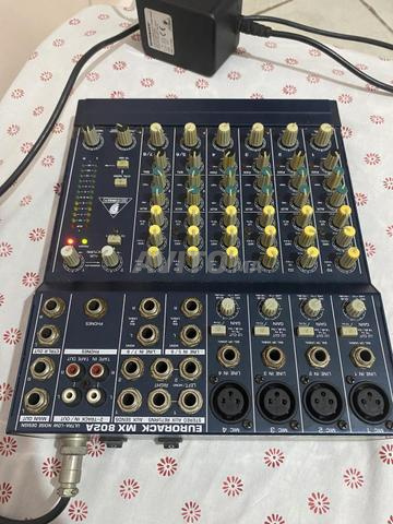 Table de mixage Behringer - 2