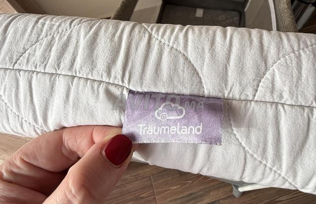 ⁠Lit parapluie Joie Plus avec matelas Träumeland