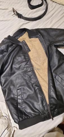 Veste en similicuir noire très élégante (12-13 ans / 157 cm) - 2