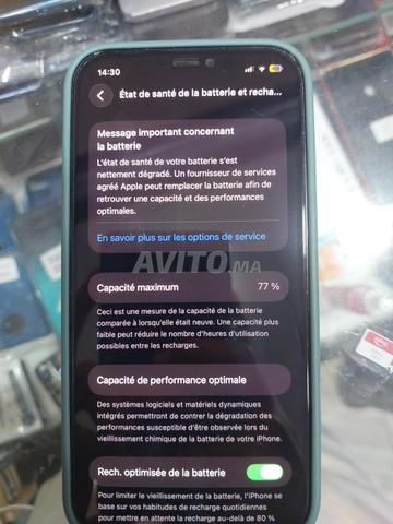 iPhone 12 en bon état à vendre - 2
