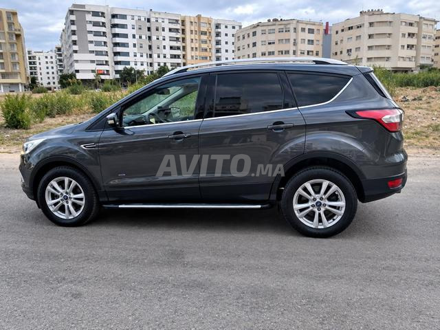 KUGA 2017 automatique parfait état 154000 km - 2