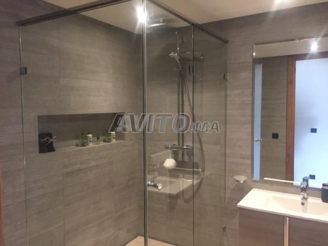 Appartement vu sur piscine - image 4