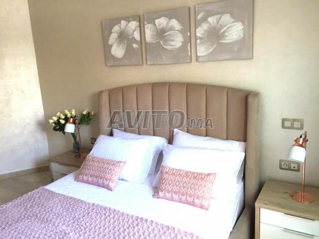 Appartement vu sur piscine - image 5