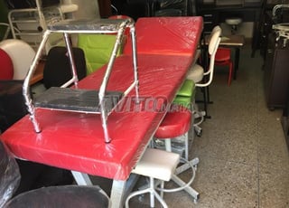 Coifeur DE esthetique et chaise