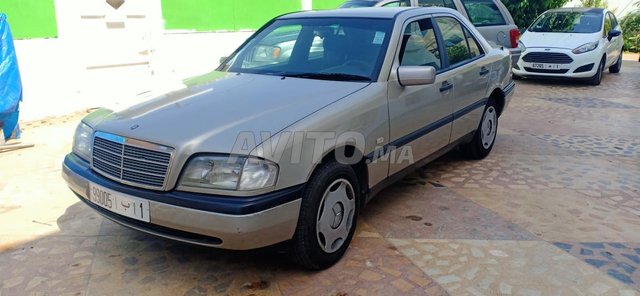 Voiture Mercedes benz Classe c 1996 à rabat Diesel