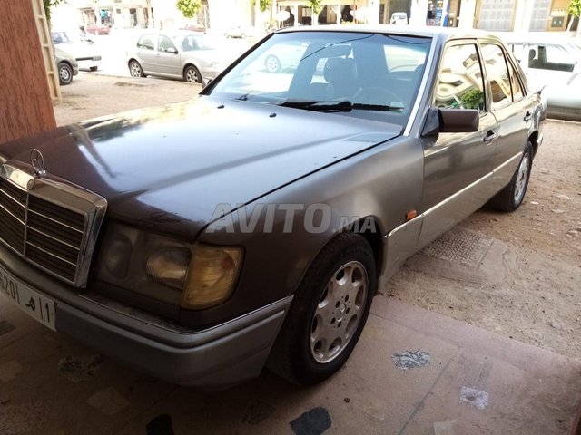 Voiture Mercedes benz R250 1991 à khouribga Diesel - 8 chevaux