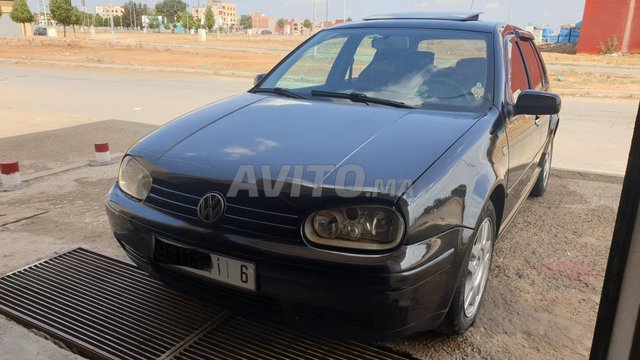 Voiture Volkswagen Golf 4 2001 à sidi-allal-el-bahraoui Diesel - 8 chevaux