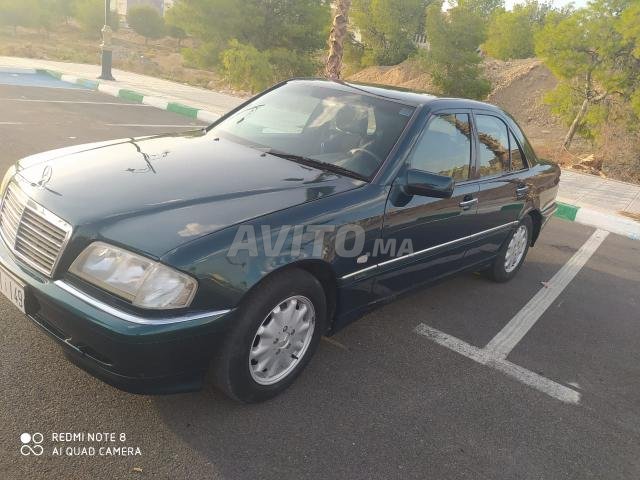 Voiture Mercedes benz 220 1998 à taourirt Diesel - 9 chevaux