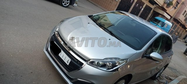 Voiture Peugeot 208 2018 à salé Diesel - 6 chevaux
