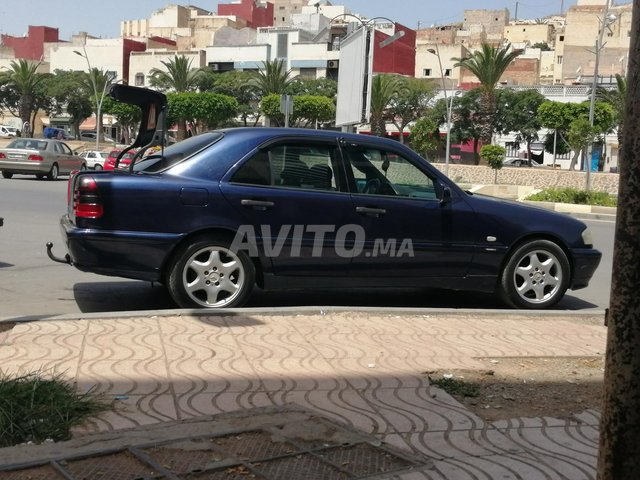Voiture Mercedes benz 220 1999 à nador Diesel - 8 chevaux