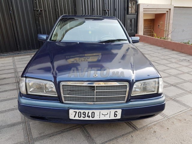 Voiture Mercedes benz 220 1997 à rabat Diesel - 8 chevaux
