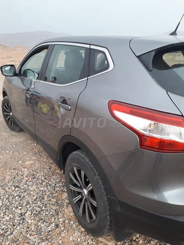 Voiture Nissan Qashqai 2017 à outat-el-haj Diesel - 6 chevaux