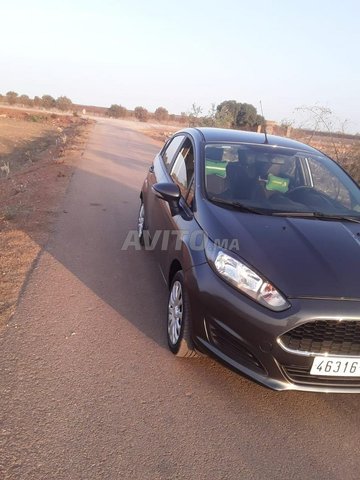Voiture Ford Fiesta 2017 à mediouna Essence - 7 chevaux