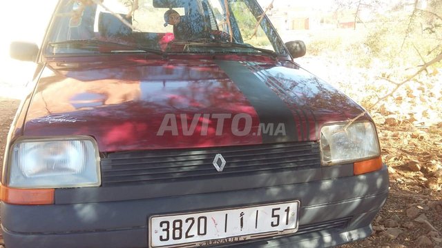 Voiture Renault Super 5 1986 à berkane Essence